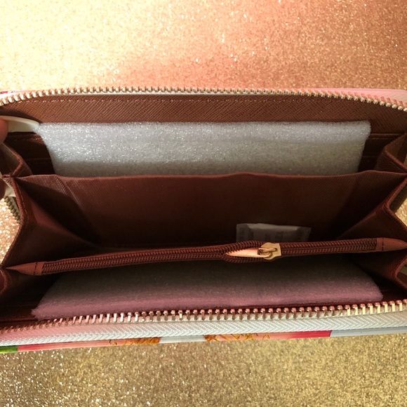 Baby Blue Pearl Butterfly Wallet - Picture 2 of 6